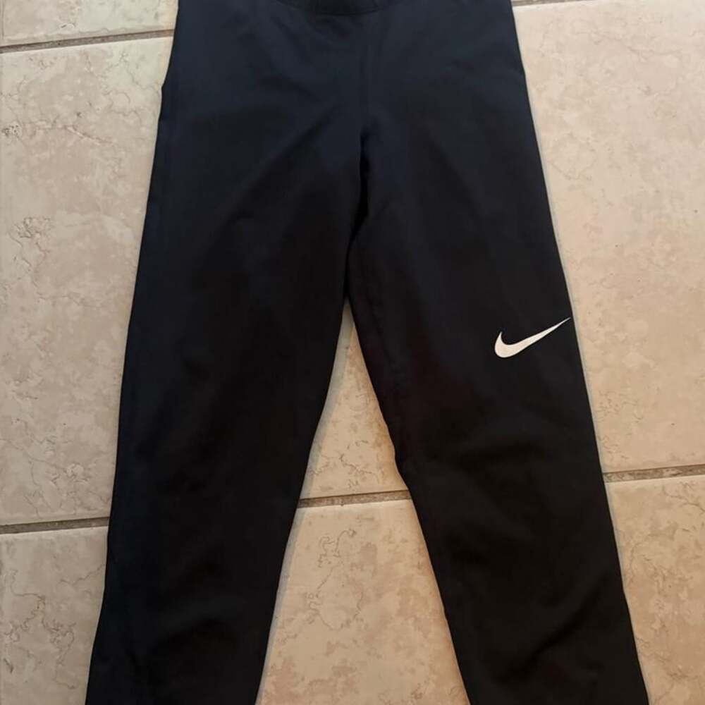 Nike Pro Dri-Fit Black Capri Leggings